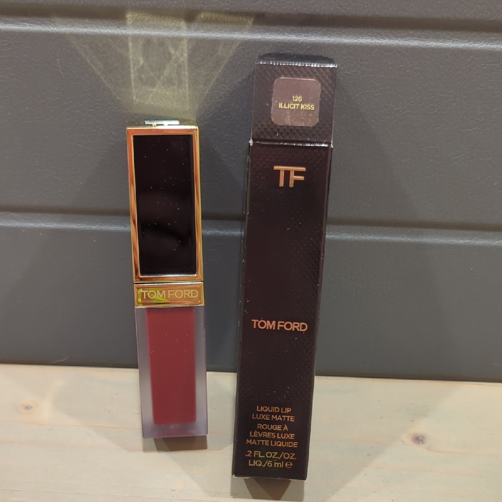 Tom Ford Liquid Lip Luxe Matte - 126 illicit Kiss